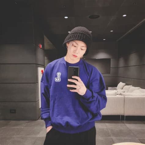 Btss Jungkook Drops A Mirror Selfie With A Heartwarming Message And