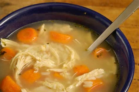 La Soupe de Grand Mère au Poulet Un Remède PUISSANT Contre le Rhume