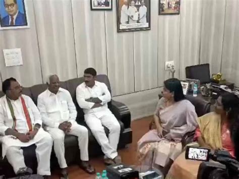 Telangana Congress Leaders Meet Brs S Kadiyam Srihari Kavya