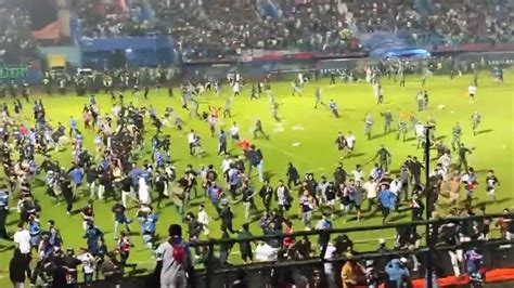 Graves Enfrentamientos En Estadio De Indonesia Deja 127 Muertos Y Al