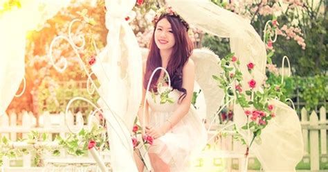 Hot girl Linh Miu hoá thiên thần trong Thần Tài Dự Đoán