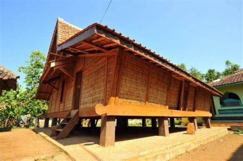 Nama Rumah Adat Jawa Tengah Joglo Jawal Gambar And Penjelasan Borneo