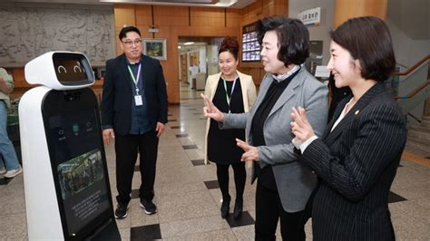 과천시 과학 인재 육성 노력ai로봇 체험 과학의 날 행사 ‘눈길