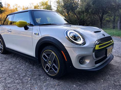 2020 Mini Cooper SE: Cute, fun and nicely priced - CNET