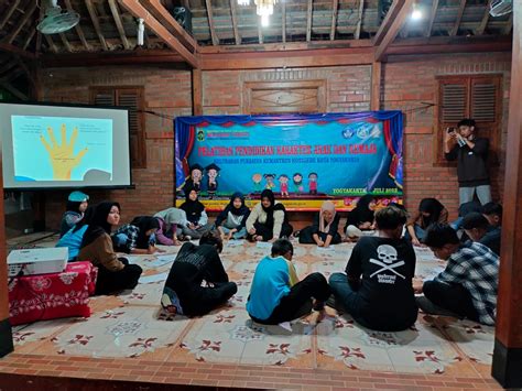 KELURAHAN PURBAYAN PURBAYAN BERGERAK Pelatihan Pendidikan Karakter