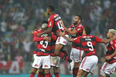 Atuações do Flamengo Victor Hugo brilha em vitória Maracanã cheio