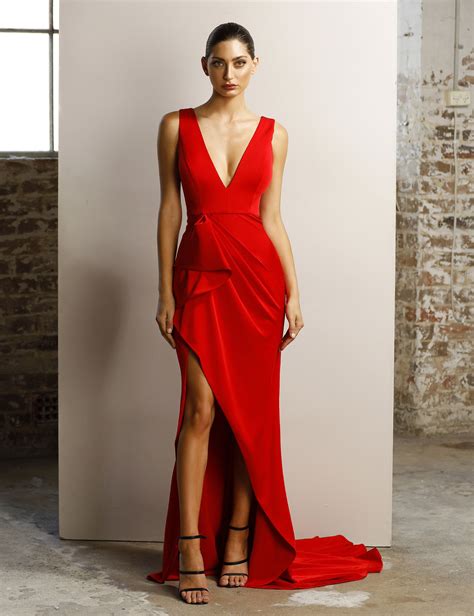 Robe Longue Rouge Coquelicot Décolleté Plongeant Fente Et Asymétrie