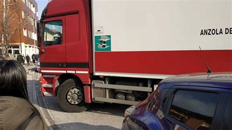 Camion In Contromano Rischia Un Frontale A Udine