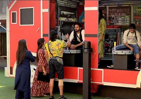 Bigg Boss December Highlights Karanvir Bohra And Sreesanth Lock