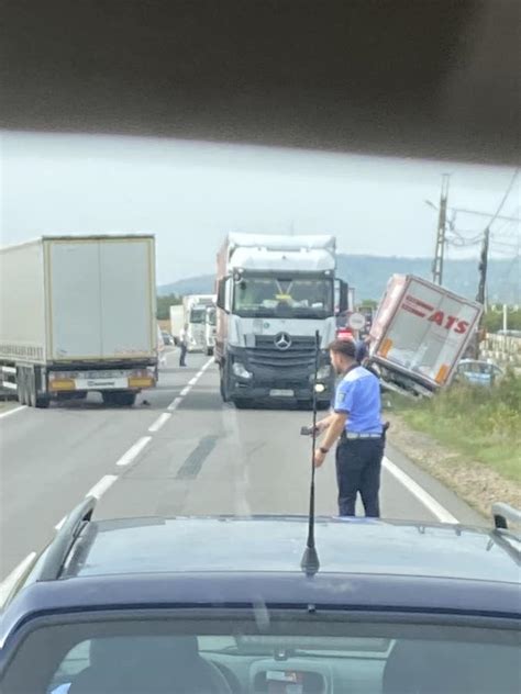 Accident pe DN 1 langa Oșorhei S au lovit trei TIR uri și un