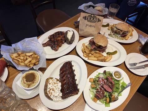 市政府美食｜牛排控必訪！《texas Roadhouse 德州鮮切牛排》肉香狂歡！麵包花生免費續到爽～ Tifffoodtravel