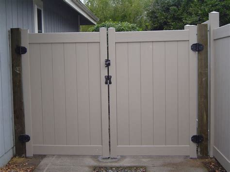 VINYL DRIVEWAY GATES « Arbor Fence Inc | a Diamond Certified Company