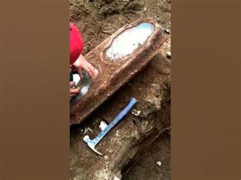 ЗАГАДОЧНЫЙ ХРУСТАЛЬНЫЙ ГРОБ! #находка #новости #shorts - YouTube