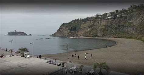 Scopri La Spiaggia Di Acquamorta Un Angolo Di Paradiso A 16 Km Da Napoli