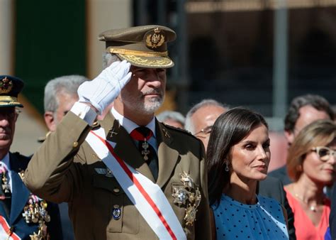 Jura Bandera Leonor El Gesto Del Rey Felipe Vi A La Princesa Leonor En La Jura De Bandera