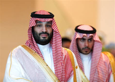 فيديو أسلوب رد محمد بن سلمان عند الثناء عليه وتقبيل رأس المفتي يثير