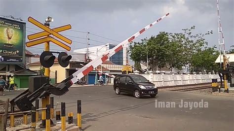 Perlintasan Kereta Api Jpl Brebes Palang Pintu Youtube