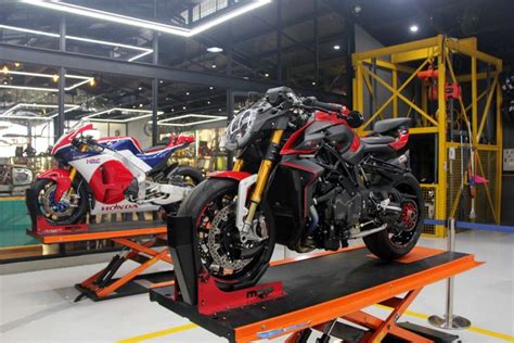 One3 Motoshop Buat Yang Hobi Modifikasi Motor Dan Mobil