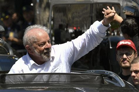 Famosos E Personalidades Celebram A Vitória De Lula Nas Eleições