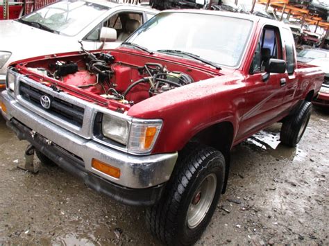 1994 TOYOTA TRUCK RED XTRA CAB 2.4L MT 4WD Z15081 - RANCHO TOYOTA RECYCLING