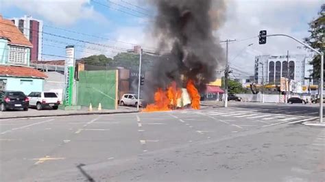 Susto Grande Ambul Ncia Do Samu Incendeia E Explode Na Avenida