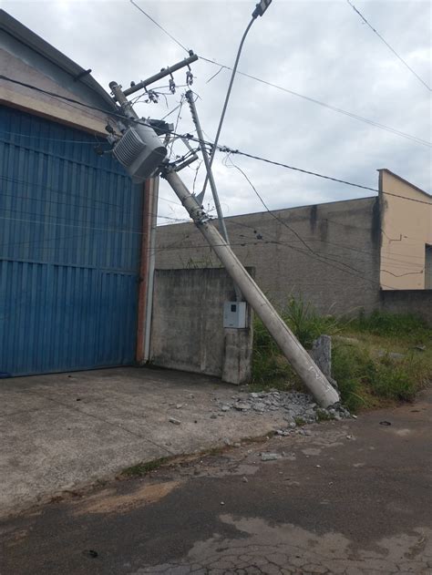 Carreta Danifica Poste E Deixa Moradores Do Bairro Morada Do Sol Sem