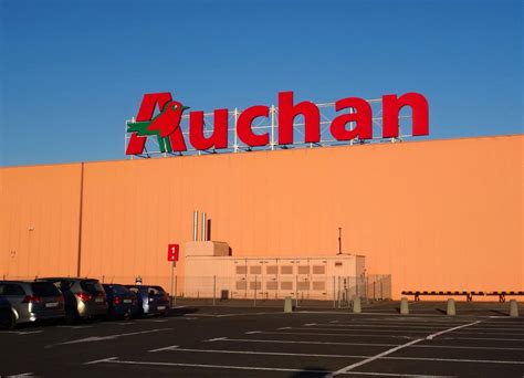 confinement les employes dauchan en greve auchan nous  trahis