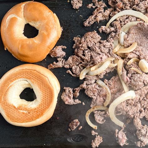 This Copycat Mcdonald S Steak Egg And Cheese Bagel Sandwich Is Easy To