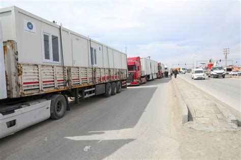 Van dan deprem bölgesi Malatya ya 30 konteyner Gündem Haberleri