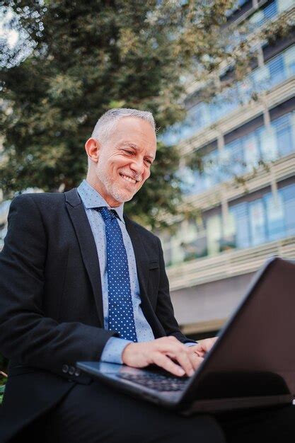 Premium Photo Vertical Portrait Of A Mature Businessman Typing On A