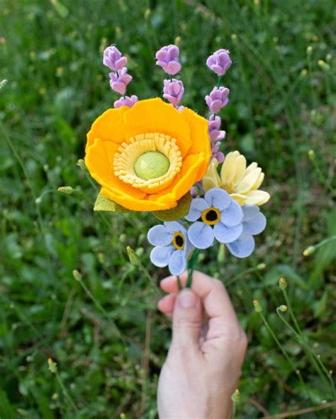 The Mini Poppy Bouquet – TheHardwoodForest