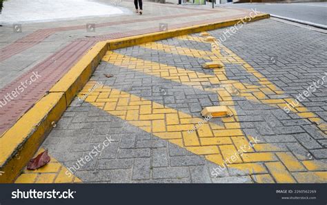 Road Markings Yellow Form Crossed Lines Stock Photo 2260562269 | Shutterstock