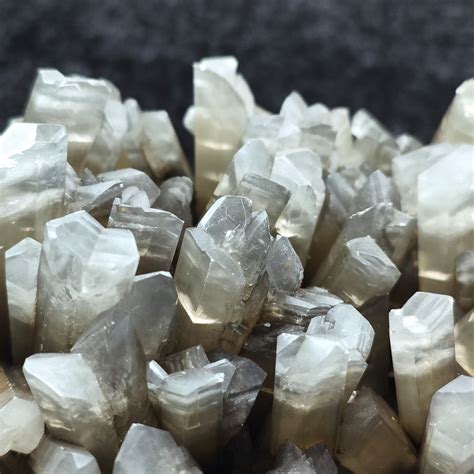 Super Selenite Grigia Gesso Dei Tubi Top Qualit Cristalli Su Matrice