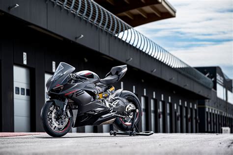 Ducati Panigale V2 2024 prezzo velocità scheda e rilevamenti