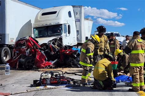 Tráiler se queda sin frenos y embiste a varios vehículos en la México