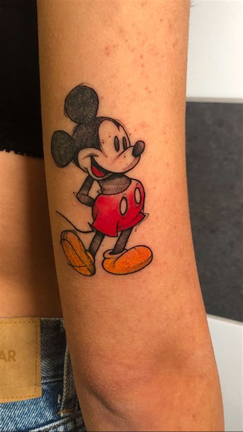 Mickey Mouse tattoo | Idee per tatuaggi, Tatuaggi, Sfondi per iphone