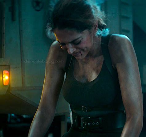 Deepika Padukone Pathaan Srk Bollywood Hot Hd Stills Indiancelebblog