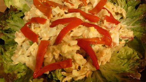 Ensalada De Repollo Con Mafalda Corta O Pasta Y Zanahorias Pimientos