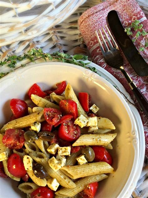 Pasta Fredda Al Pesto Con Quartirolo Pomodorini E Olive Taggiasche