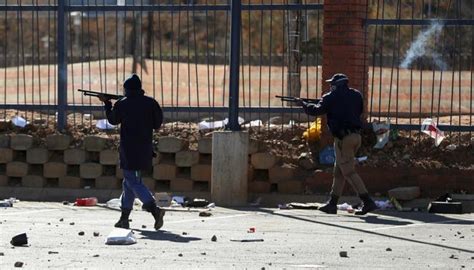 Photos And Videos Show Chaos As South African Crowds Clash With Police Over Jacob Zuma S Jailing