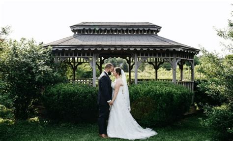 Book Wedding Equus Run Vineyards