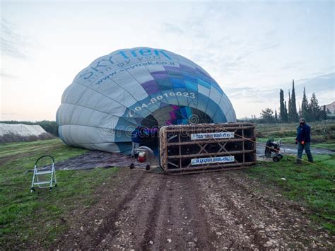 Preparing The Hot Air Balloon For Flight Editorial Photo Image Of Burner Ballooning