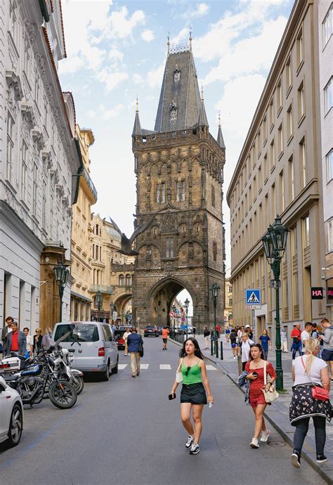 Foto: Symbol Prahy klame tělem. Prašná brána není tak stará, jak vypadá