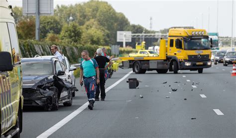 Moeder En Peuter Komen Met De Schrik Vrij Bij Dode Hoek Ongeval Op De