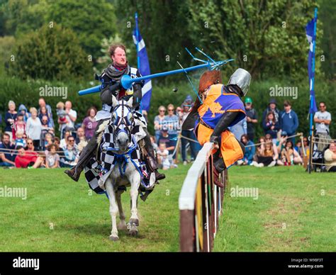 Jousting armour hi-res stock photography and images - Alamy