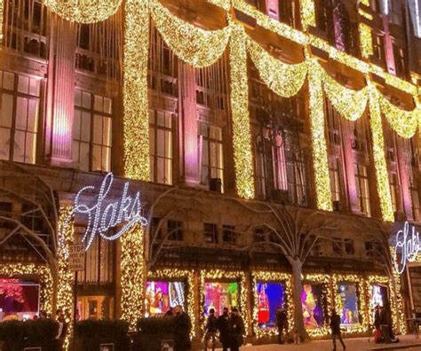 Saks Fifth Avenue Light Show 2022 Nyc Christmas Christmas Light Show