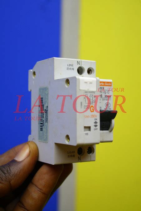 DISJONCTEUR DIFFERENTIEL DPN VIGI 16A 30MA MERLIN GERIN GRIS