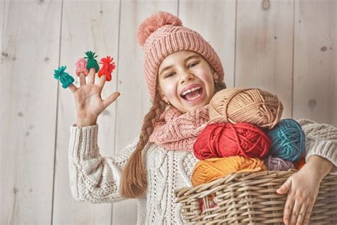 4k 5k 6k Fingers Wood Planks Little Girls Joy Winter Hat Hd