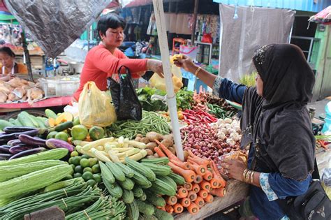 Harga Sayuran Di Pasar Besar Palangka Raya Mengalami Kenaikan