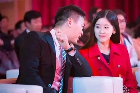 Chồng đại gia của hot girl trà sữa lọt top người giàu nhất TQ